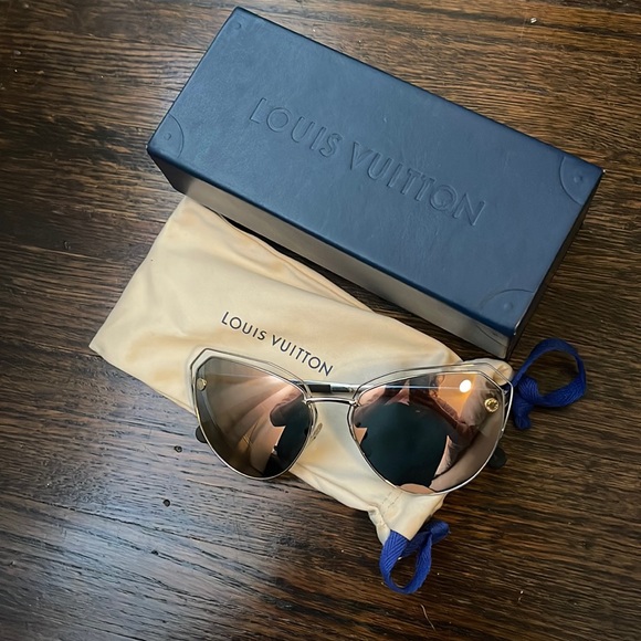Louis Vuitton women’s sunglasses - Picture 1 of 8